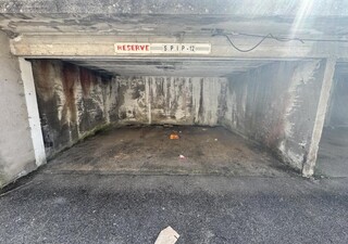 Garages / Parkings